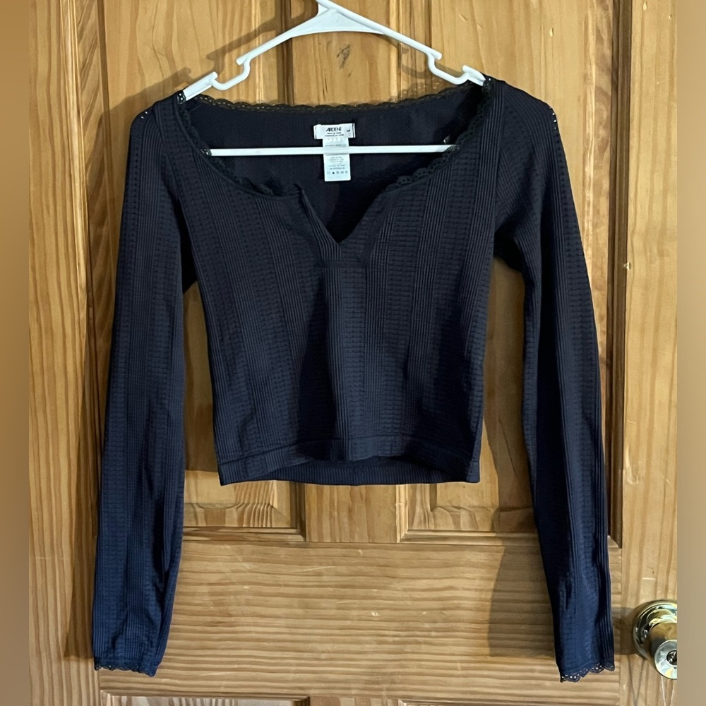 ardene ||  long sleeve notch crop top